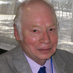 Author Steven Weinberg